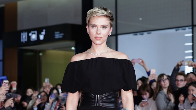 Illustration for article titled There Are 10 Pictures Of Scarlett Johansson In This List, But A True Gentleman Would Only Look At 3 Or 4